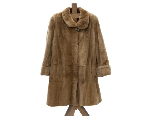 ABRIGO EN PIEL DE CONEJO RASURADO