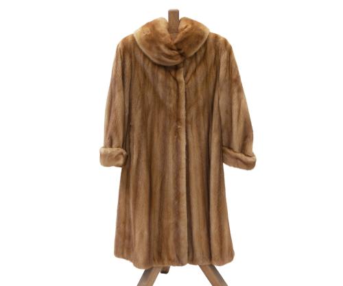 ABRIGO DE PIEL DE VISÓN CLARO