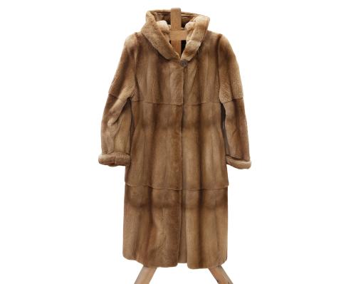 ABRIGO LARGO EN PIEL DE CONEJO RASURADO