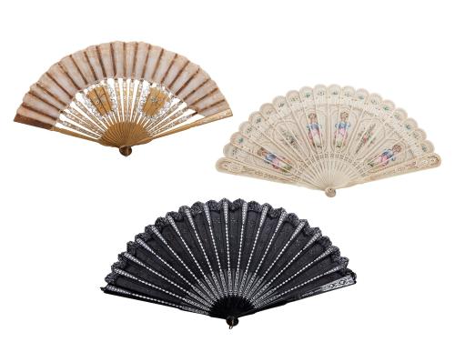 LOTE DE TRES ABANICOS SIGLO XIX