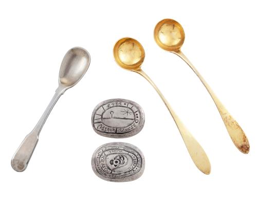 LOTE DE TRES CUCHARILLAS Y MEDALLA UNESCO 1981