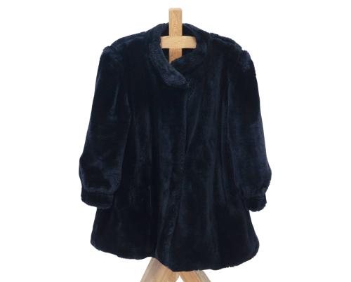 ABRIGO EN PIEL DE VISÓN NEGRO SINTÉTICO