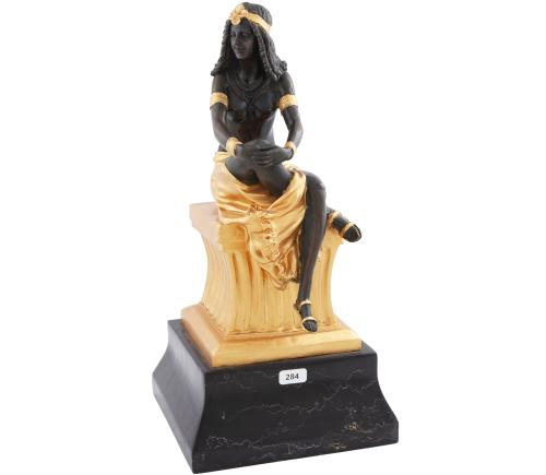 ESCULTURA DE ODALISCA EN BRONCE PATINADO NEGRO CON BAÑO AL