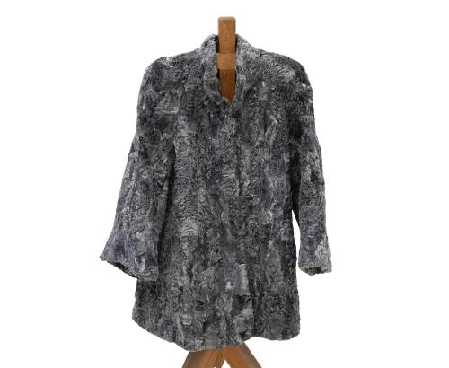 CHAQUETÓN EN PIEL DE ASTRACÁN GRIS