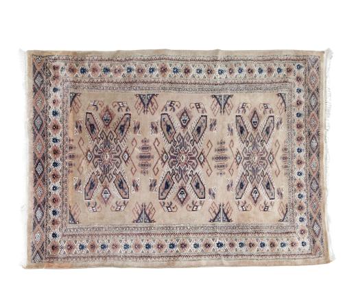 ALFOMBRA PERSA EN LANA DE COLORES CLAROS