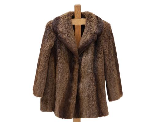 CHAQUETÓN EN PIEL DE NUTRIA