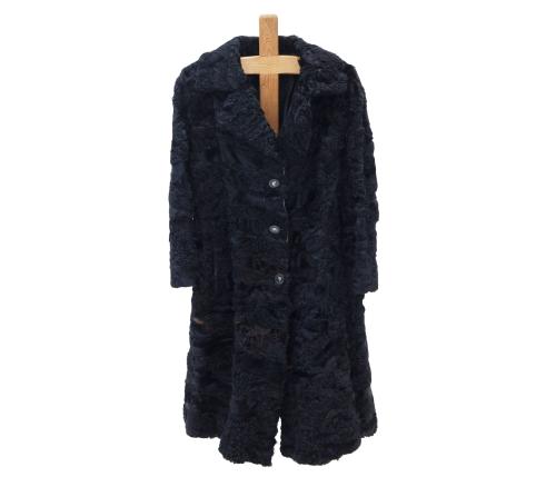 ABRIGO EN PIEL DE ASTRACÁN