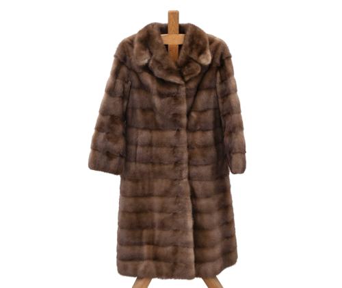 ABRIGO CHAQUETA EN PIEL DE VISÓN CLARO 