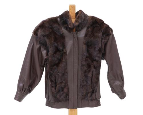 CHAQUETA EN PIEL DE VISÓN Y CUERO MARRÓN