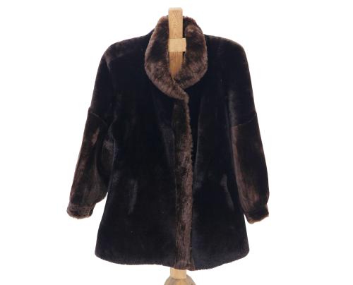 ABRIGO EN PIEL DE MUTÓN MARRÓN