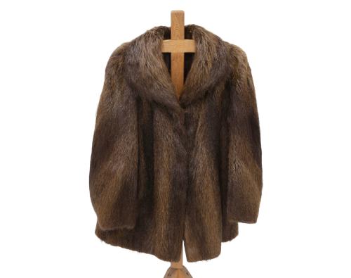 CHAQUETÓN EN PIEL DE NUTRIA