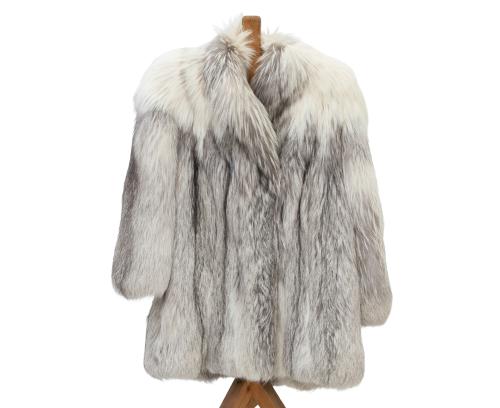 ABRIGO EN PIEL DE ZORRO BLANCO