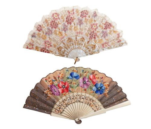 LOTE DE DOS ABANICOS, S. XX