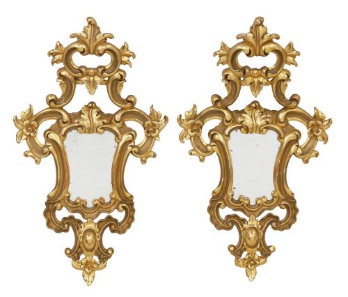 PAREJA DE CORNUCOPIAS, ESTILO ISABELINO