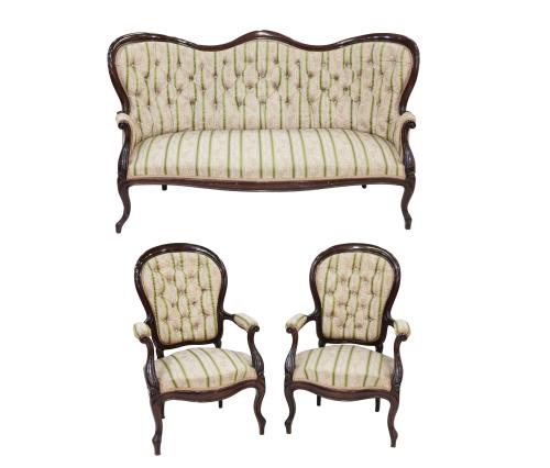 SOFÁ Y PAREJA DE BUTACAS EN MADERA DE NOGAL, ESTILO ISABELI