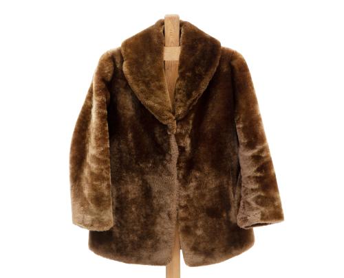 CHAQUETÓN EN PIEL DE MOUTON MARRÓN