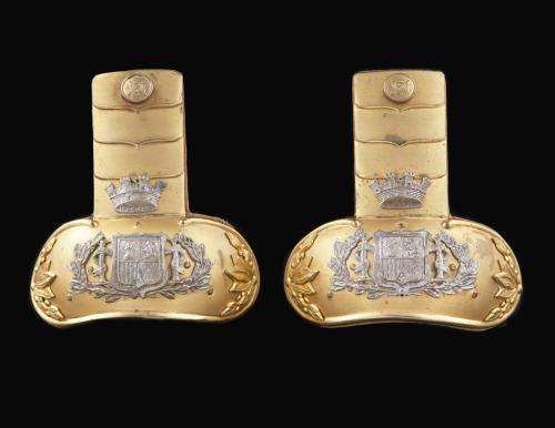 PAREJA DE CAPONAS/HOMBRERAS EN METAL CON BAÑO DE ORO Y DE P