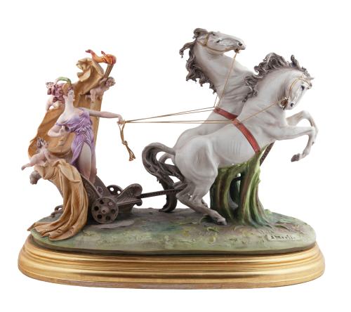 FIGURA EN PORCELANA DE CAPIDOMONTE REPRESENTANDO UNA AURIGA