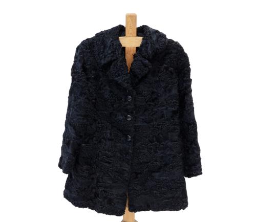 CHAQUETÓN EN PIEL DE ASTRACÁN