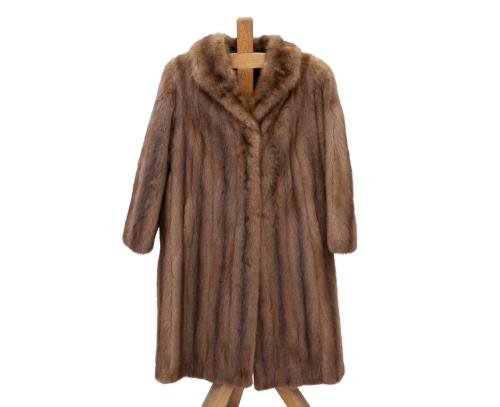 ABRIGO DE VISON CLARO