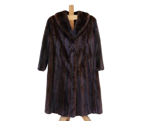 ABRIGO LARGO DE VISÓN OSCURO