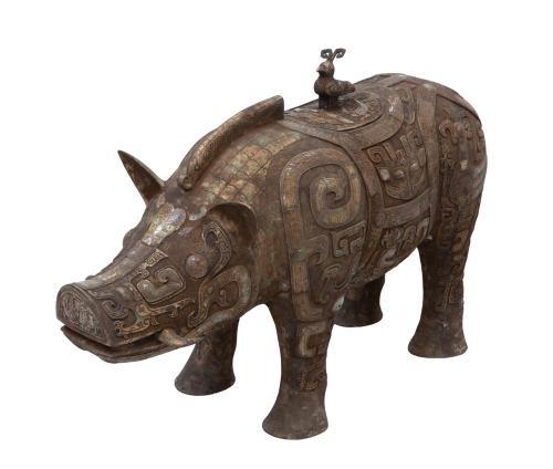 FIGURA DE CERDO VIETNAMITA EN BRONCE DORADO CON INCRUSTACIO