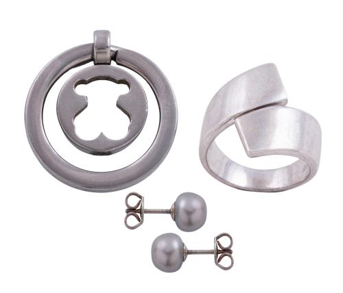 Pendientes, llavero y sortija