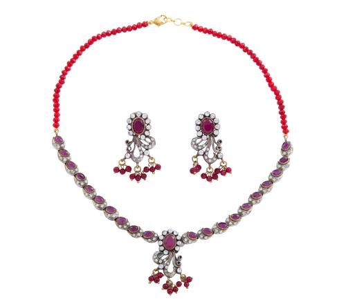 Conjunto de gargantilla y pendientes