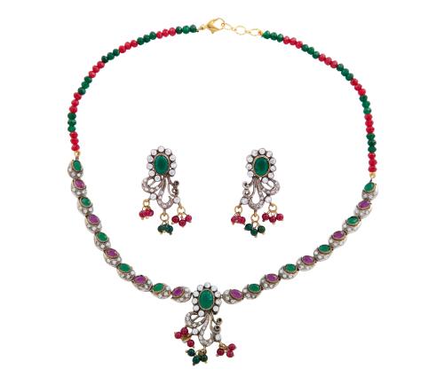 Conjunto de gargantilla y pendientes