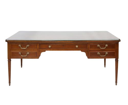 MESA DE ESCRITORIO DE ESTILO CLÁSICO EN CAOBA