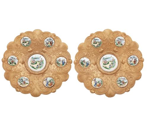 PAREJA DE PLATOS DECORATIVOS ANTIGUOS DE BRONCE CON INCRUST