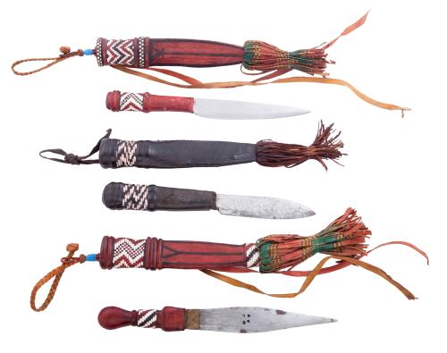 COLECCIÓN DE ARMAS BLANCAS DE ETNIA AFRICANA (7 PIEZAS)
