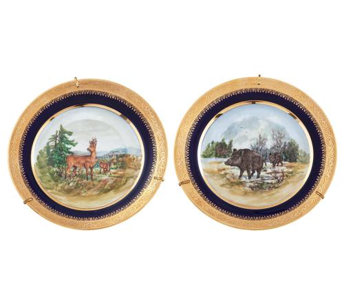 PAREJA DE PLATOS DECORATIVOS EN PORCELANA DE LIMOGES, FRANC