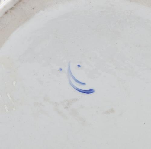 GRAN JARRA CON TAPA EN PORCELANA DE ESTILO CAPODIMONTE