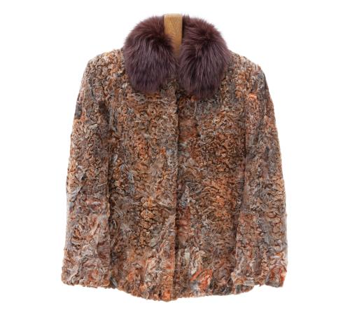 CHAQUETÓN DE LOMOS DE ASTRACÁN CON CUELLO DE ZORRO